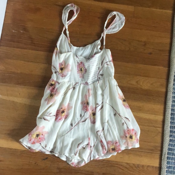 Romper at Urban - Picture 3 of 3